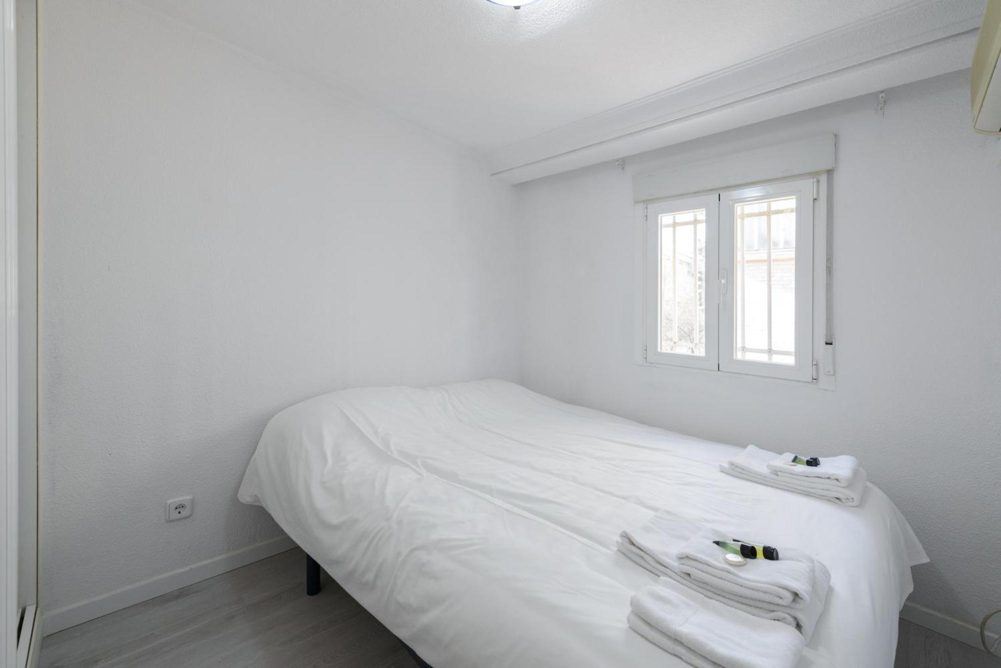 Sabadell Calle, Casa Familiar De 3 Dormitorios Con Terraza Junto Metro Fuencarral Мадрид Екстериор снимка